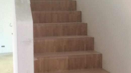 Holzverkleidung für Treppenstufen 