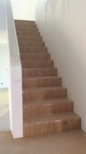 Holzverkleidung für Treppenstufen 