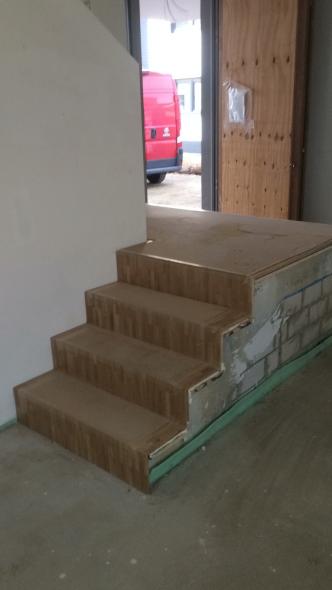 Holzverkleidung für Treppenstufen 